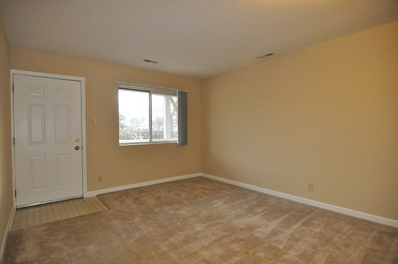 300 E. Fairlawn - Photo 4 of 23