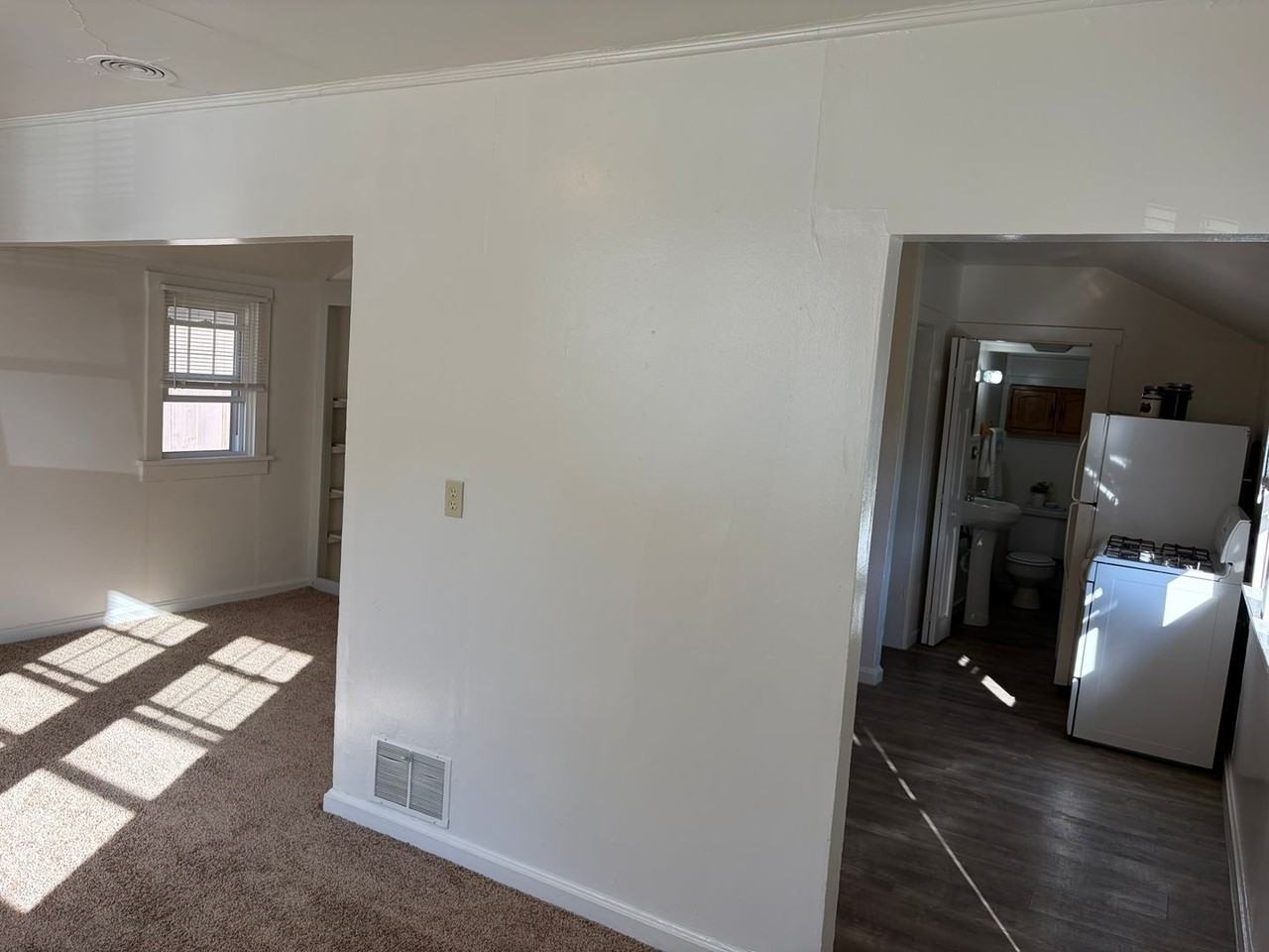 208 S Lebanon St - Photo 3 of 13