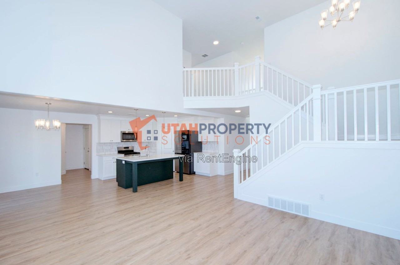 767 N Boseman Way - Photo 4 of 24