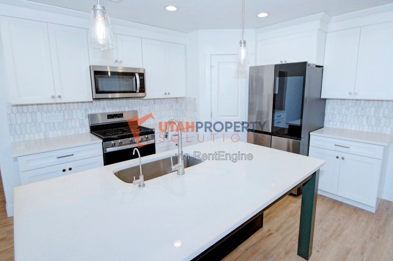 767 N Boseman Way - Photo 5 of 24