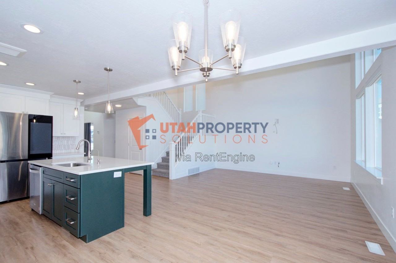 767 N Boseman Way - Photo 6 of 24