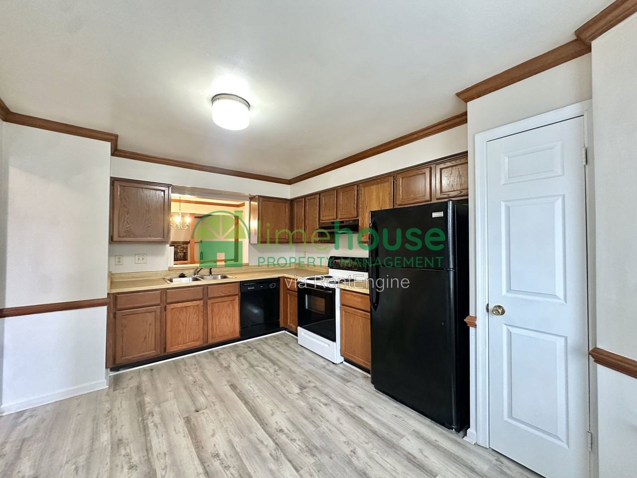 5229 Westhaven Cres #1 - Photo 5 of 19
