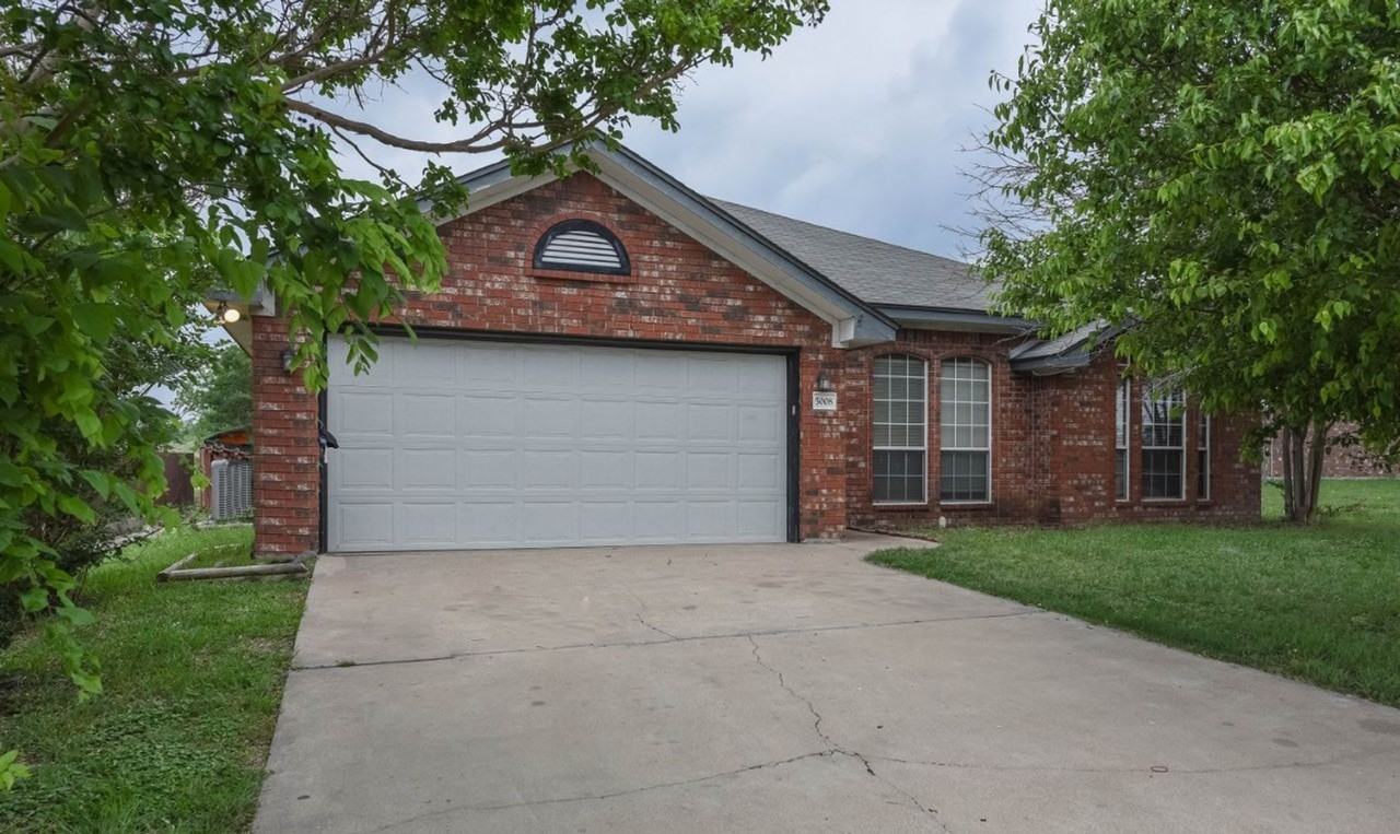 5008 Leaning Oak Dr - Photo 2 of 6