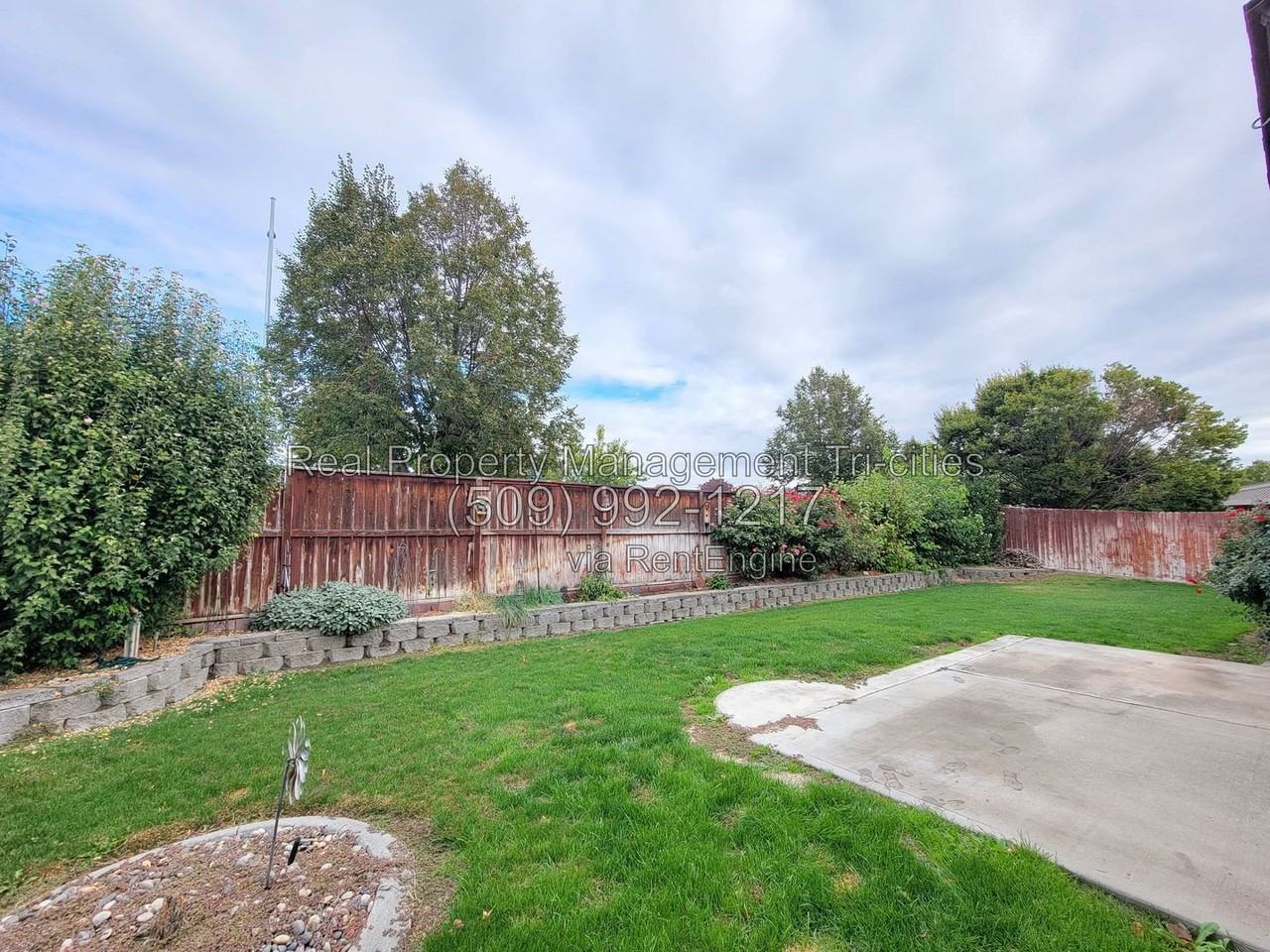 8011 Redonda Dr - Photo 2 of 4