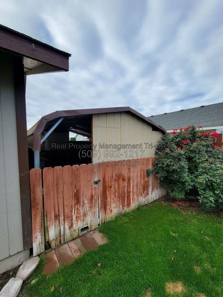 8011 Redonda Dr - Photo 3 of 4