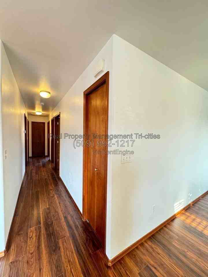 612 S Wyoming St - Photo 5 of 12