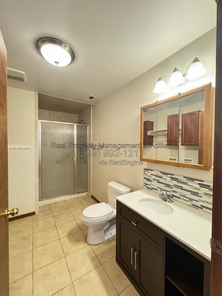 612 S Wyoming St - Photo 6 of 12