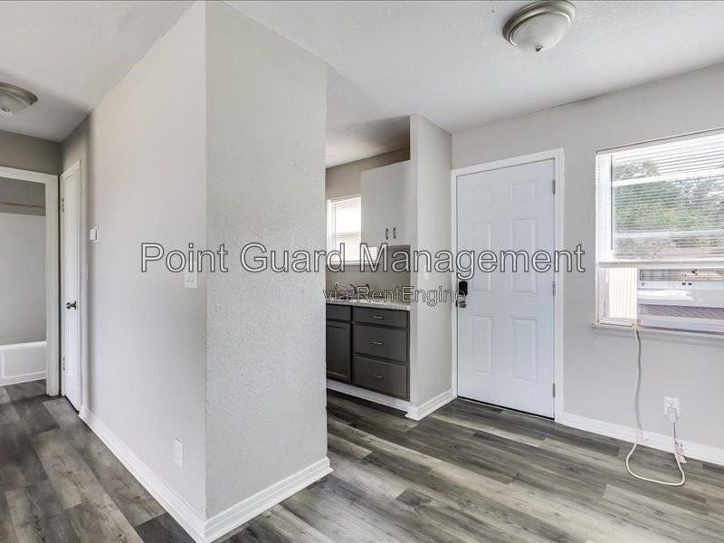 627 S Hunter St - Photo 5 of 19