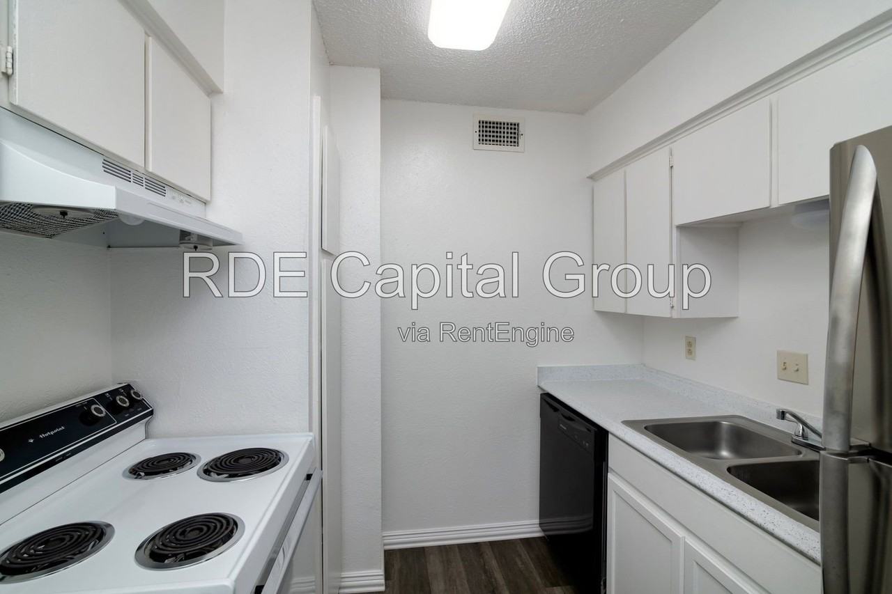 7038 Glenview Dr #21 - Photo 6 of 9