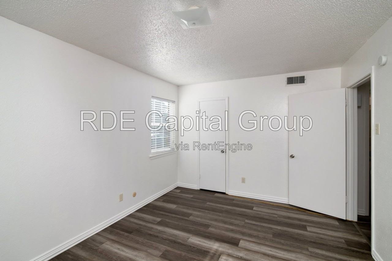 7038 Glenview Dr #21 - Photo 7 of 9