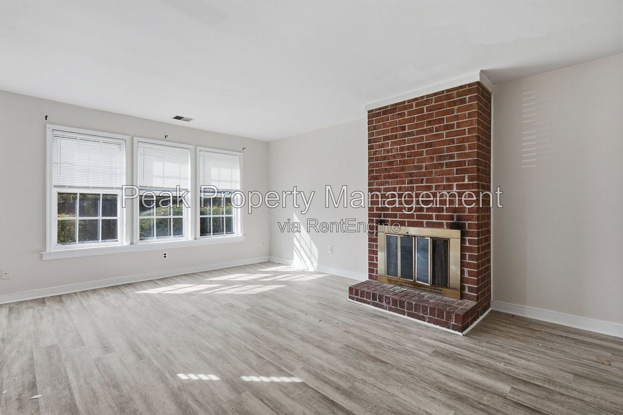814 Nantucket Ct - Photo 4 of 23