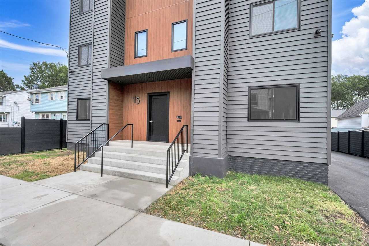 15 Hurlburt St - Photo 5 of 36