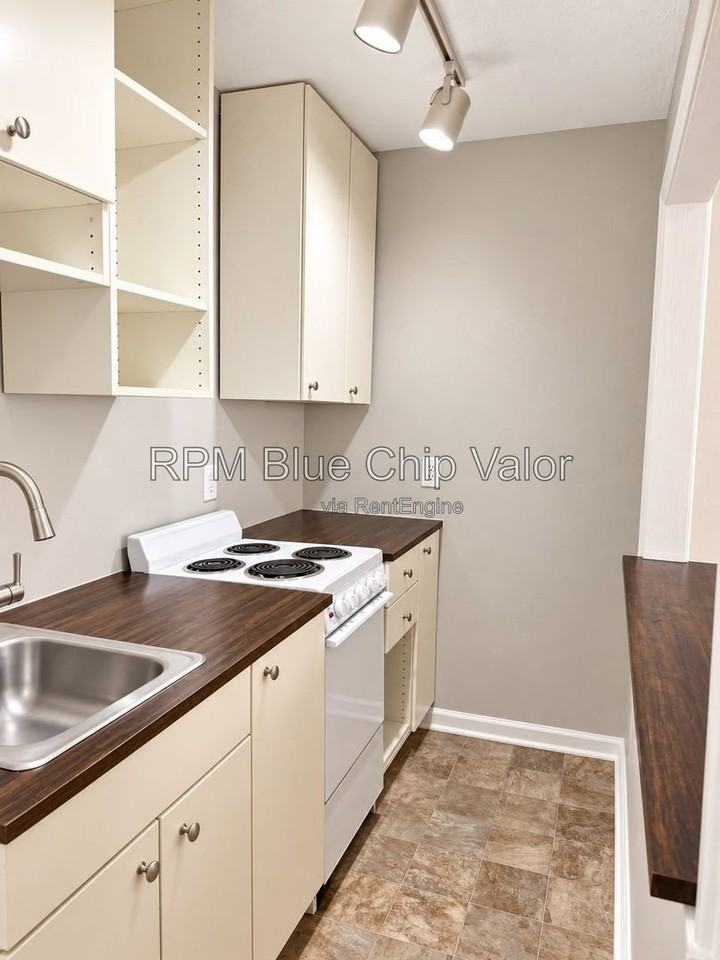 2118 Kemper Ln #5 - Photo 2 of 9