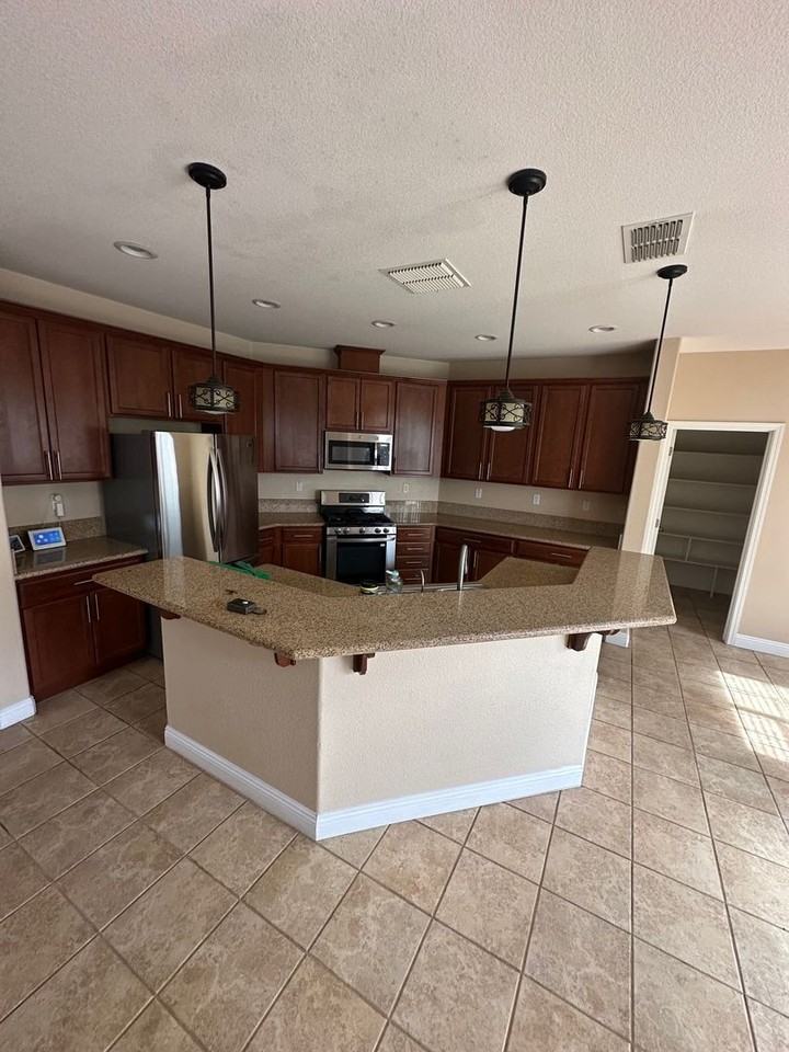 634 Beeler St - Photo 4 of 26