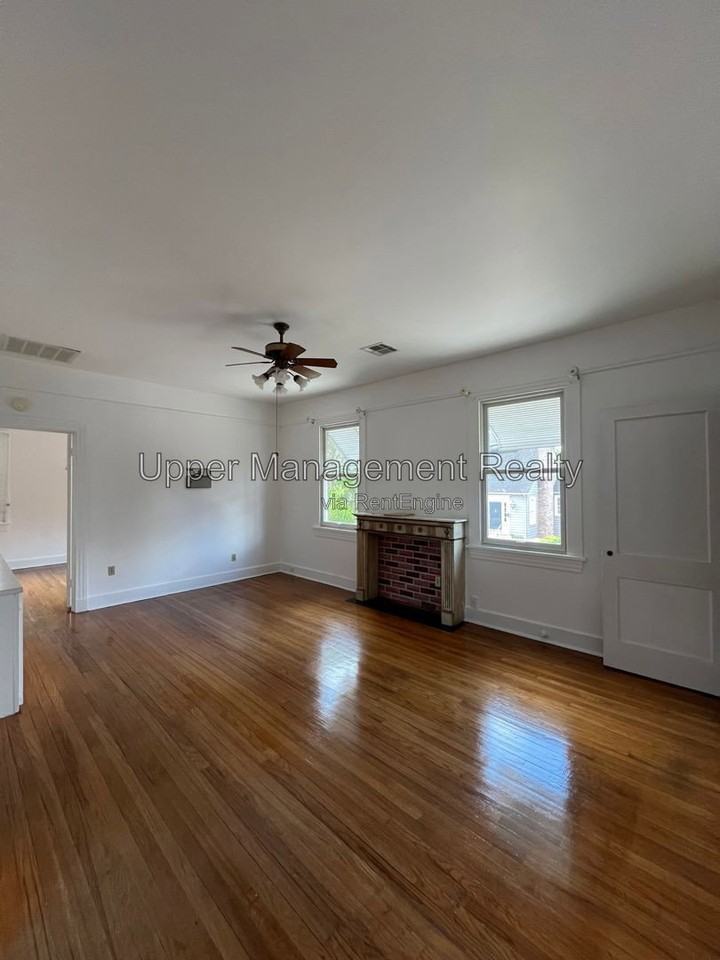 2201 Calhoun St #E - Photo 3 of 12