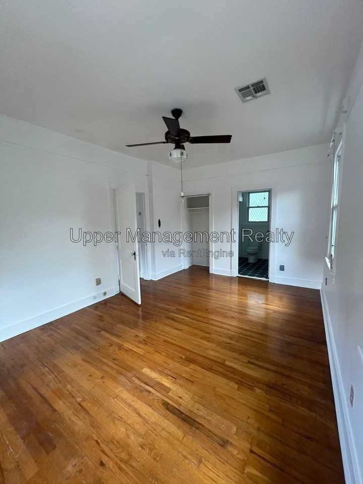 2201 Calhoun St #E - Photo 4 of 12