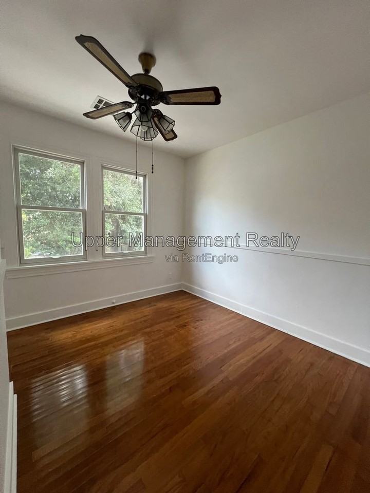 2201 Calhoun St #E - Photo 5 of 12