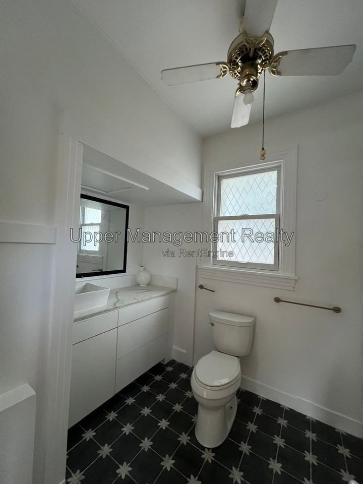 2201 Calhoun St #E - Photo 6 of 12