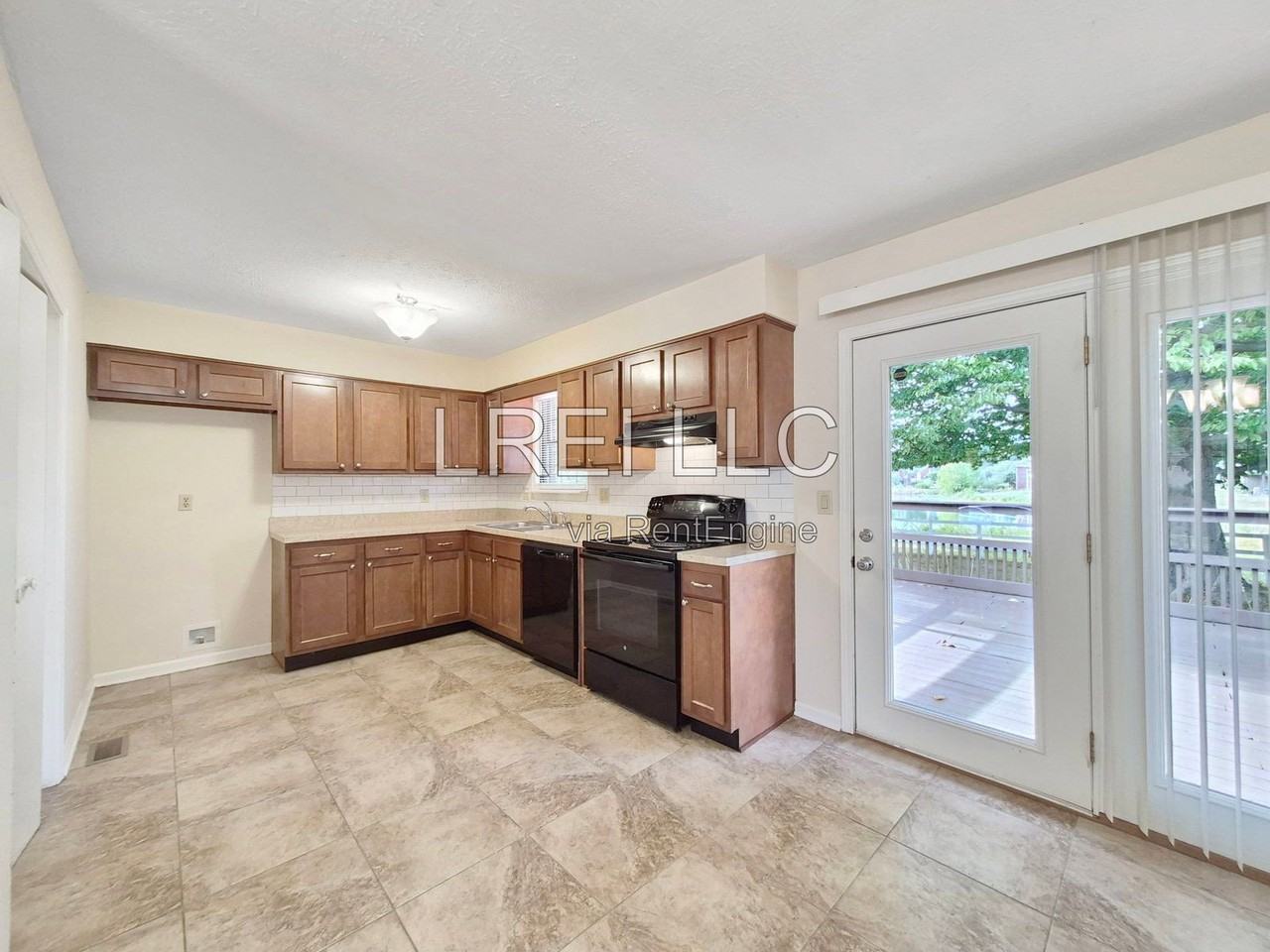 3005 Perimeter Dr - Photo 3 of 15