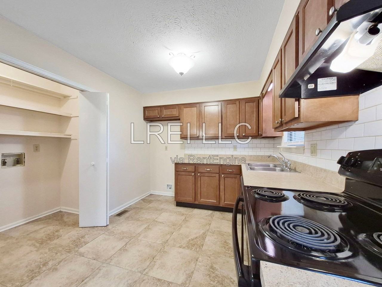 3005 Perimeter Dr - Photo 4 of 15