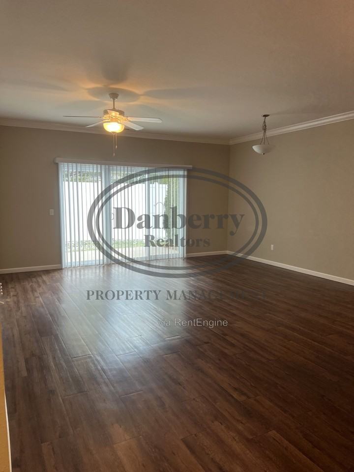 1437 River Park Ln - Photo 2 of 18