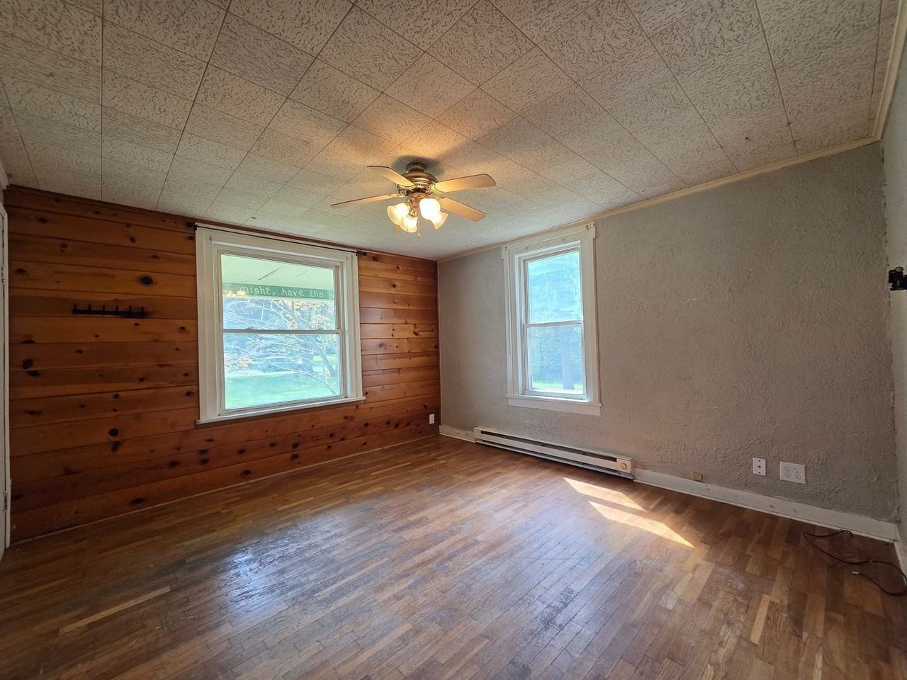 807 Green St - Photo 4 of 12
