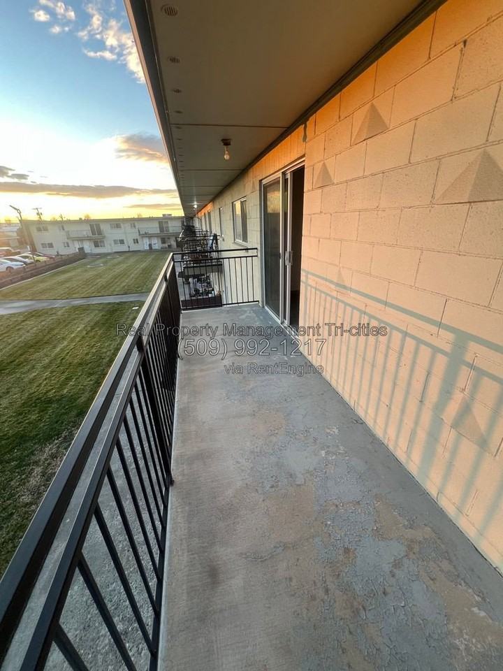 1817 W Cartmell St #208 - Photo 4 of 9