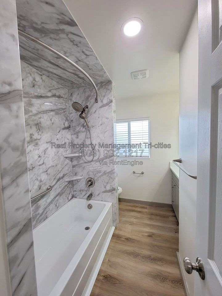 1817 W Cartmell St #208 - Photo 7 of 9