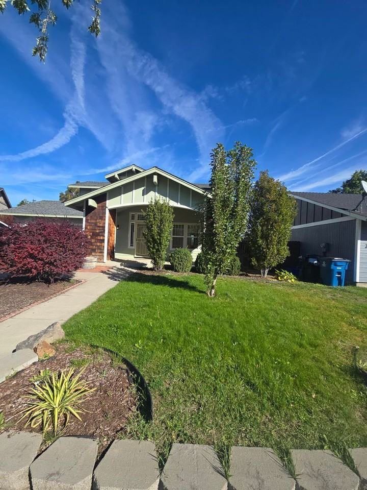 2405 Nw Antler Ct - Photo 3 of 20