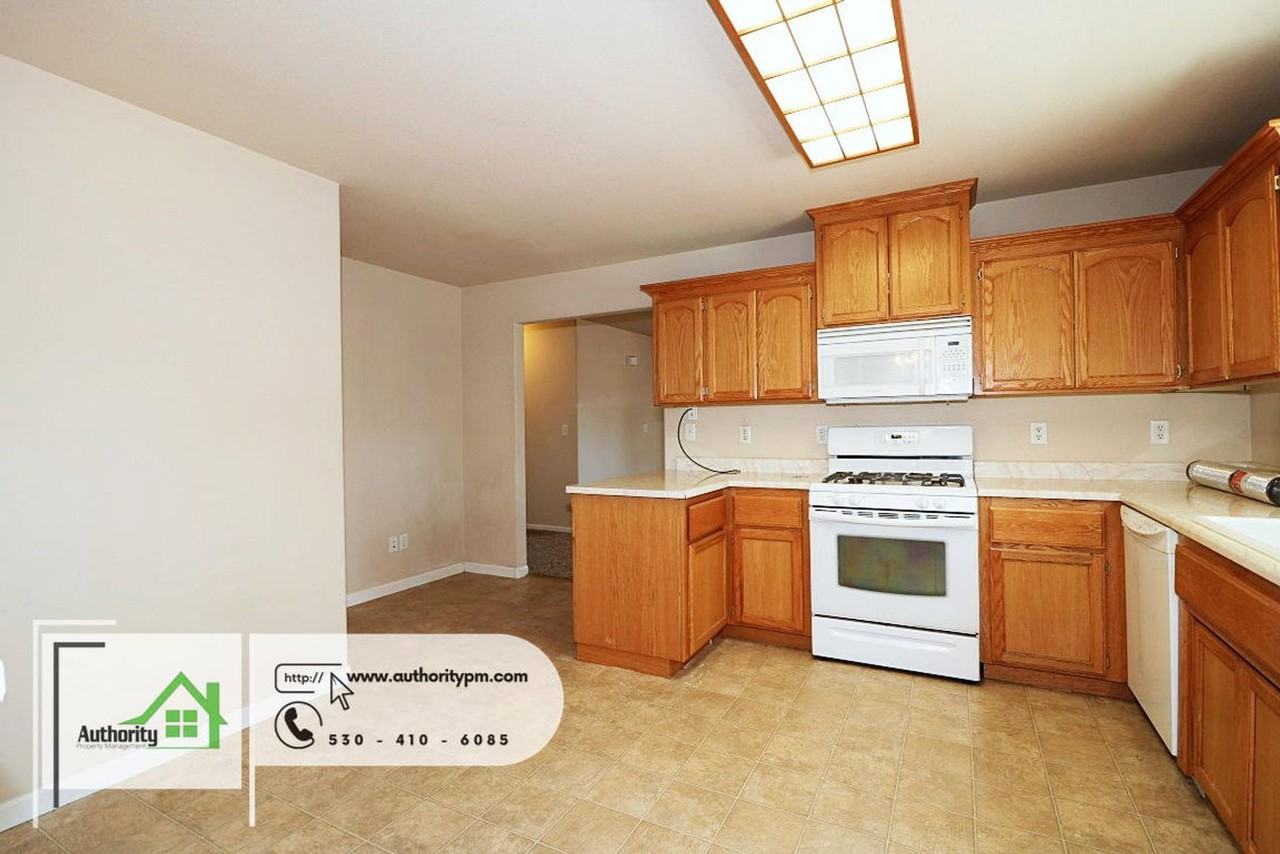 2250 Victor Ave - Photo 7 of 26