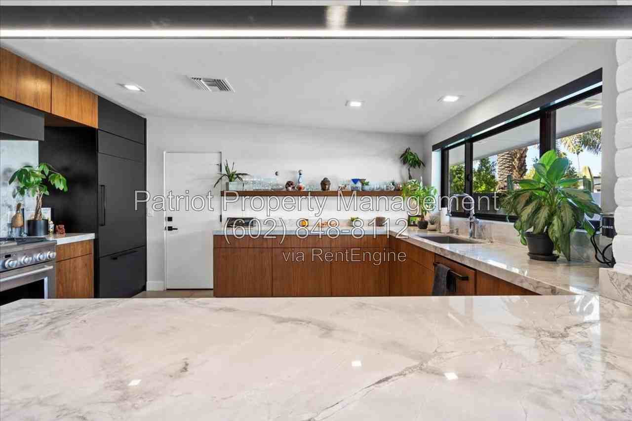 7023 E Orange Blossom Ln - Photo 6 of 27