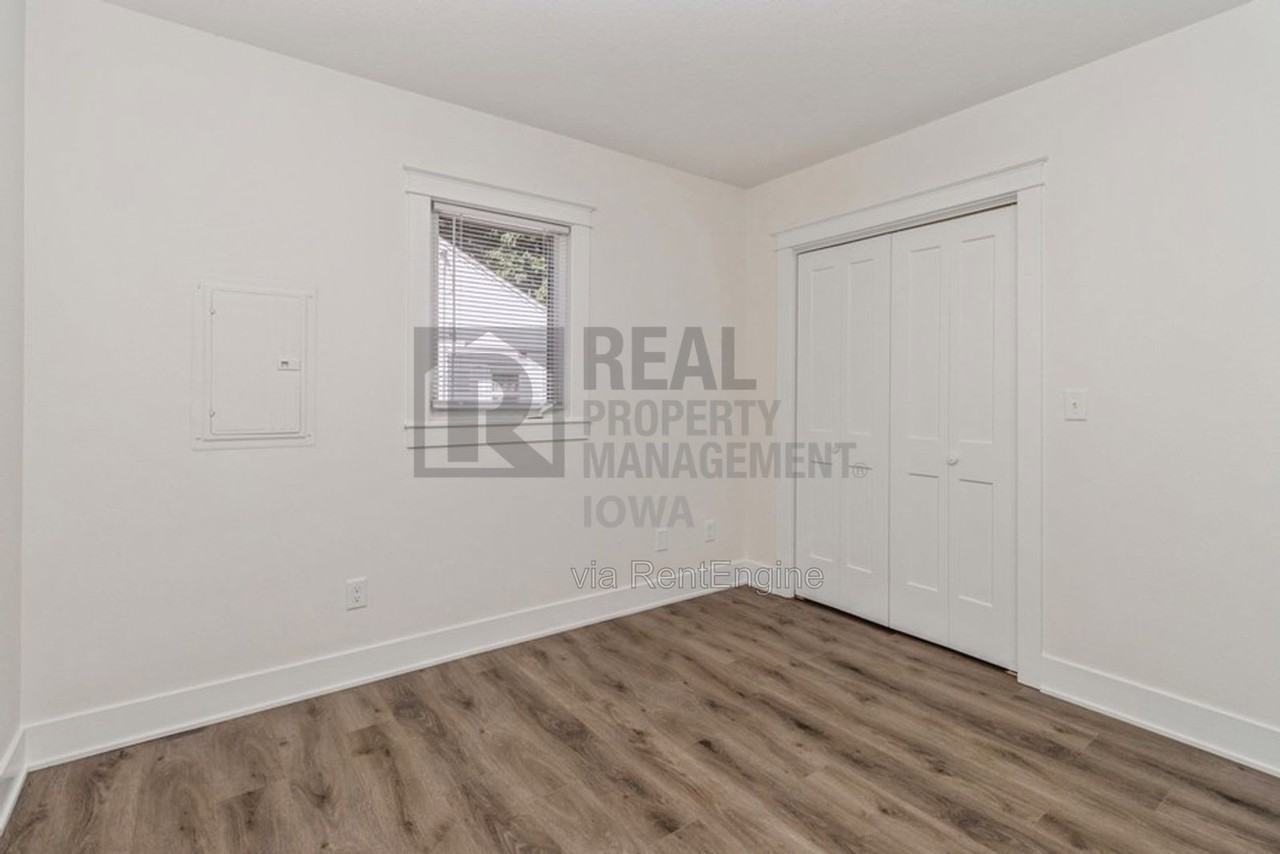 925 Hackley Ave - Photo 6 of 16