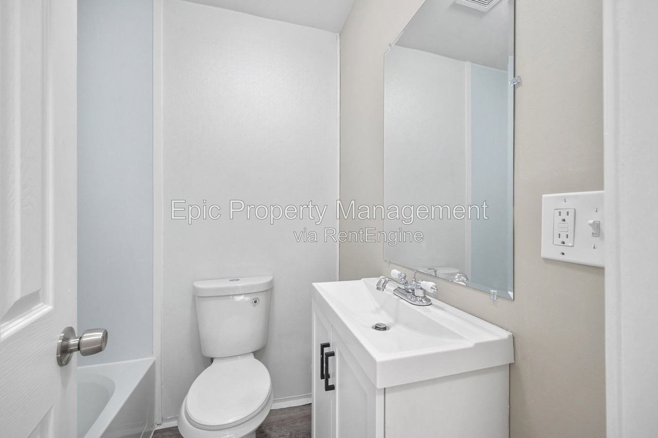 6735 Ford Ave - Photo 4 of 12
