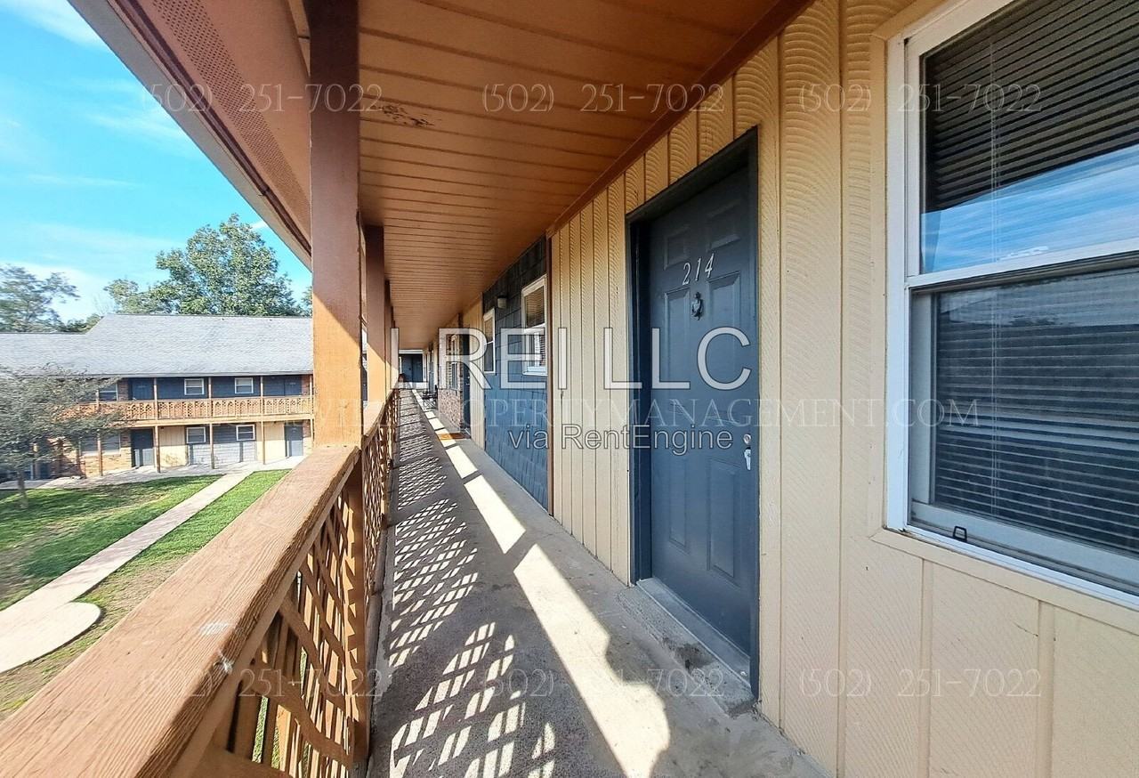 2101 Cardinal Woods Dr #214 - Photo 3 of 15