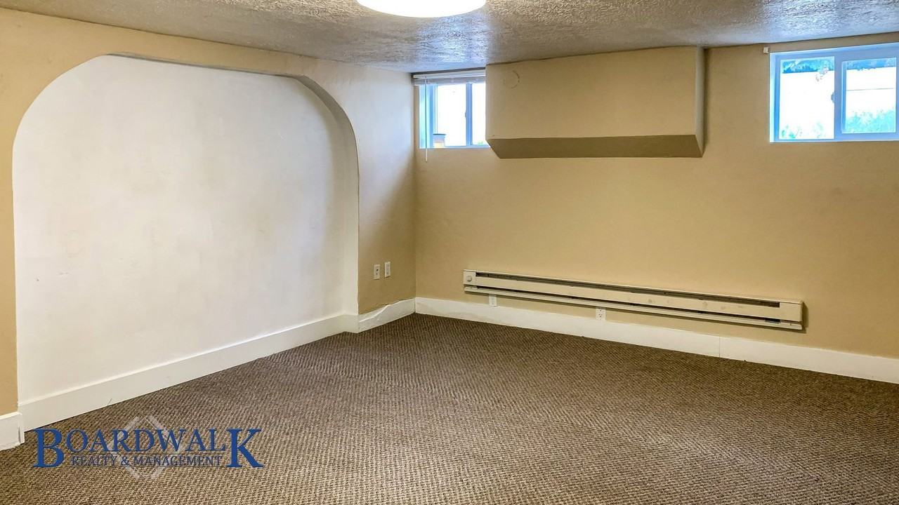 230 S 300 W - Photo 5 of 22