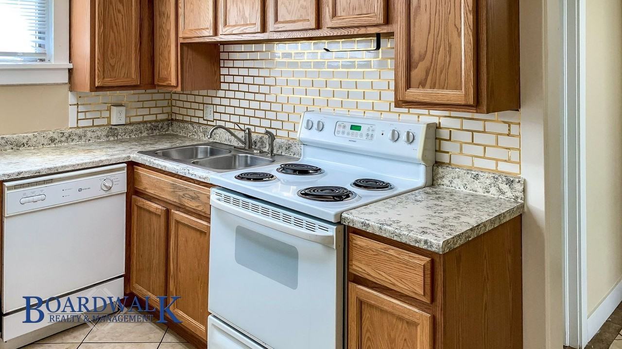 230 S 300 W - Photo 6 of 22