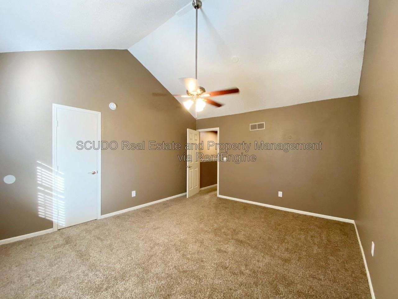 510 Ne Malibu Dr - Photo 5 of 15