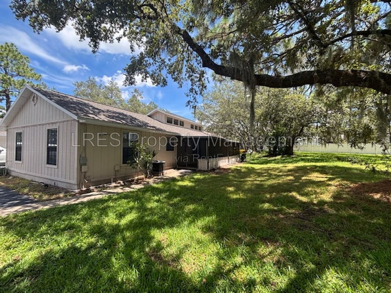 4654 Lighthouse Cir - Photo 2 of 28