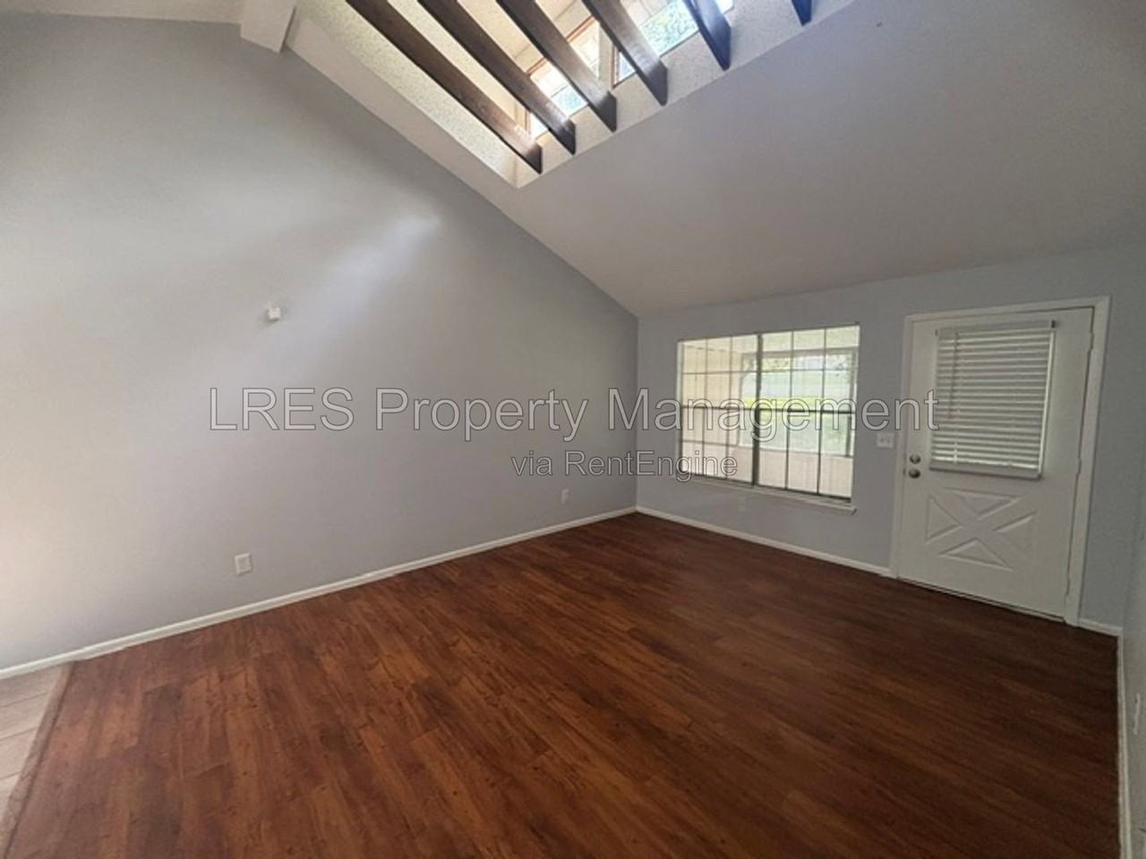 4654 Lighthouse Cir - Photo 5 of 28