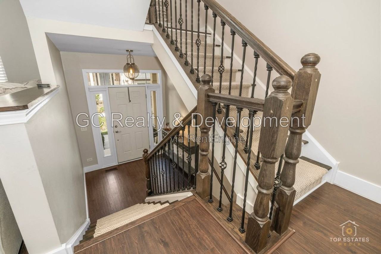 927 Indigo Ct - Photo 2 of 41