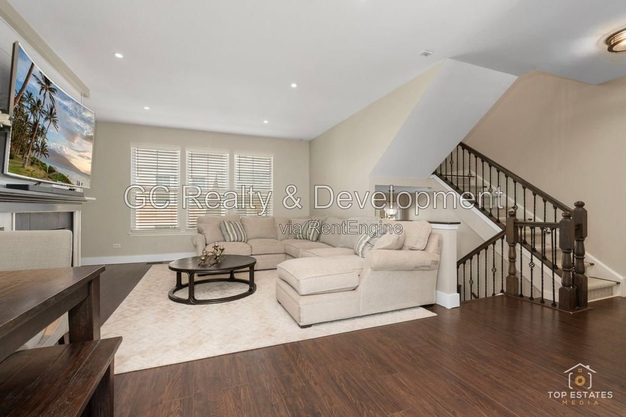 927 Indigo Ct - Photo 3 of 41