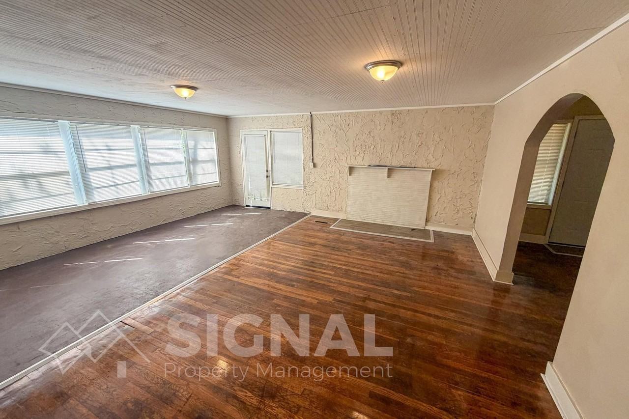 1300 8th St - Photo 4 of 23