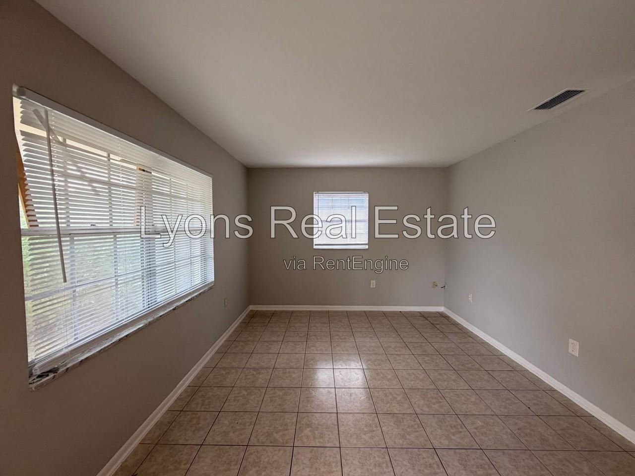 2070 Franklin St - Photo 3 of 10