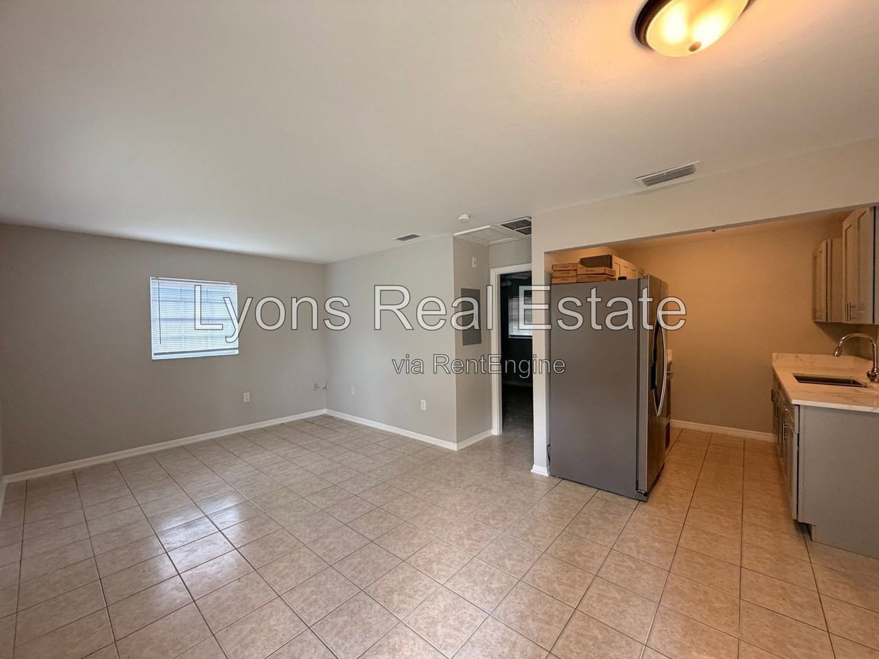 2070 Franklin St - Photo 4 of 10