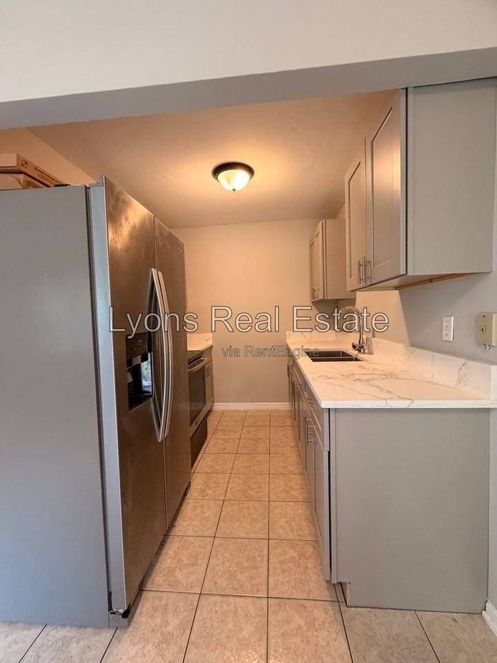 2070 Franklin St - Photo 6 of 10