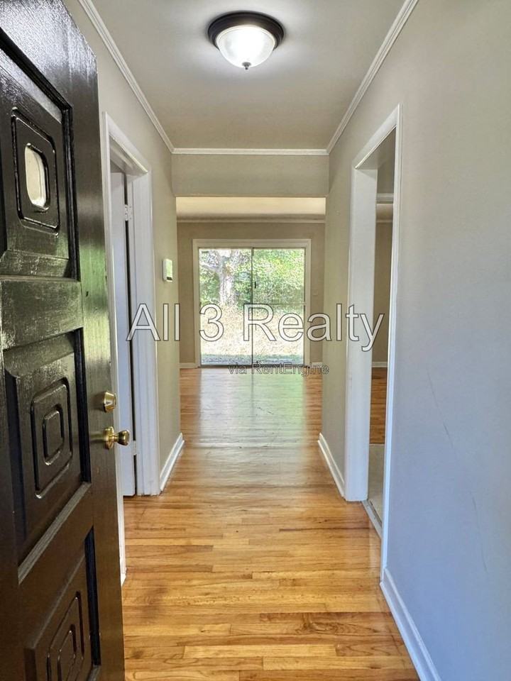 939 Green Ridge Ct - Photo 4 of 22