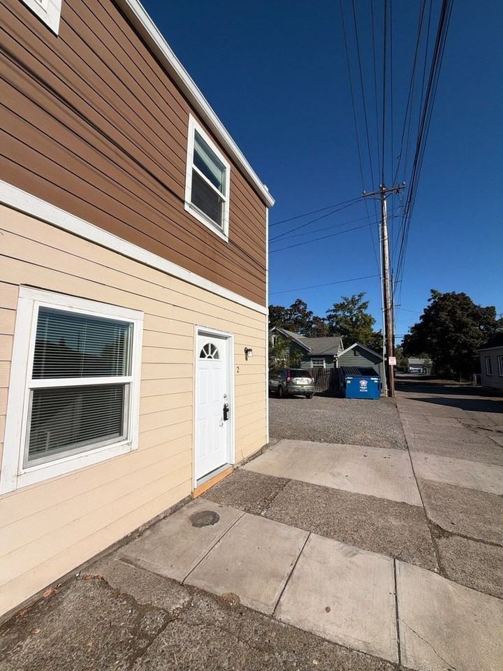 1362 Liberty St Ne #2 - Photo 2 of 9
