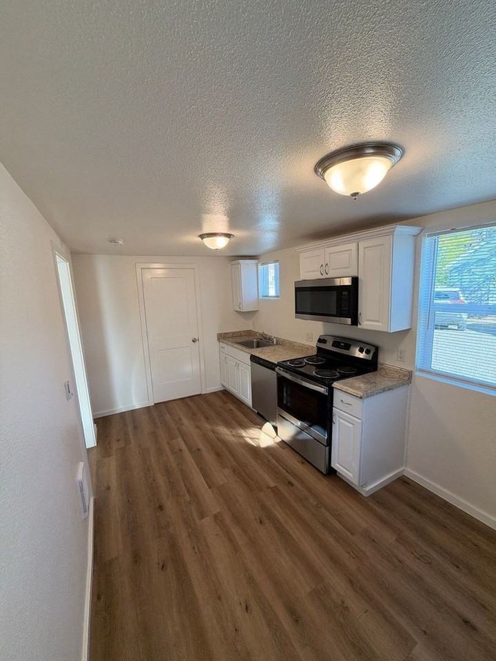 1362 Liberty St Ne #2 - Photo 3 of 9