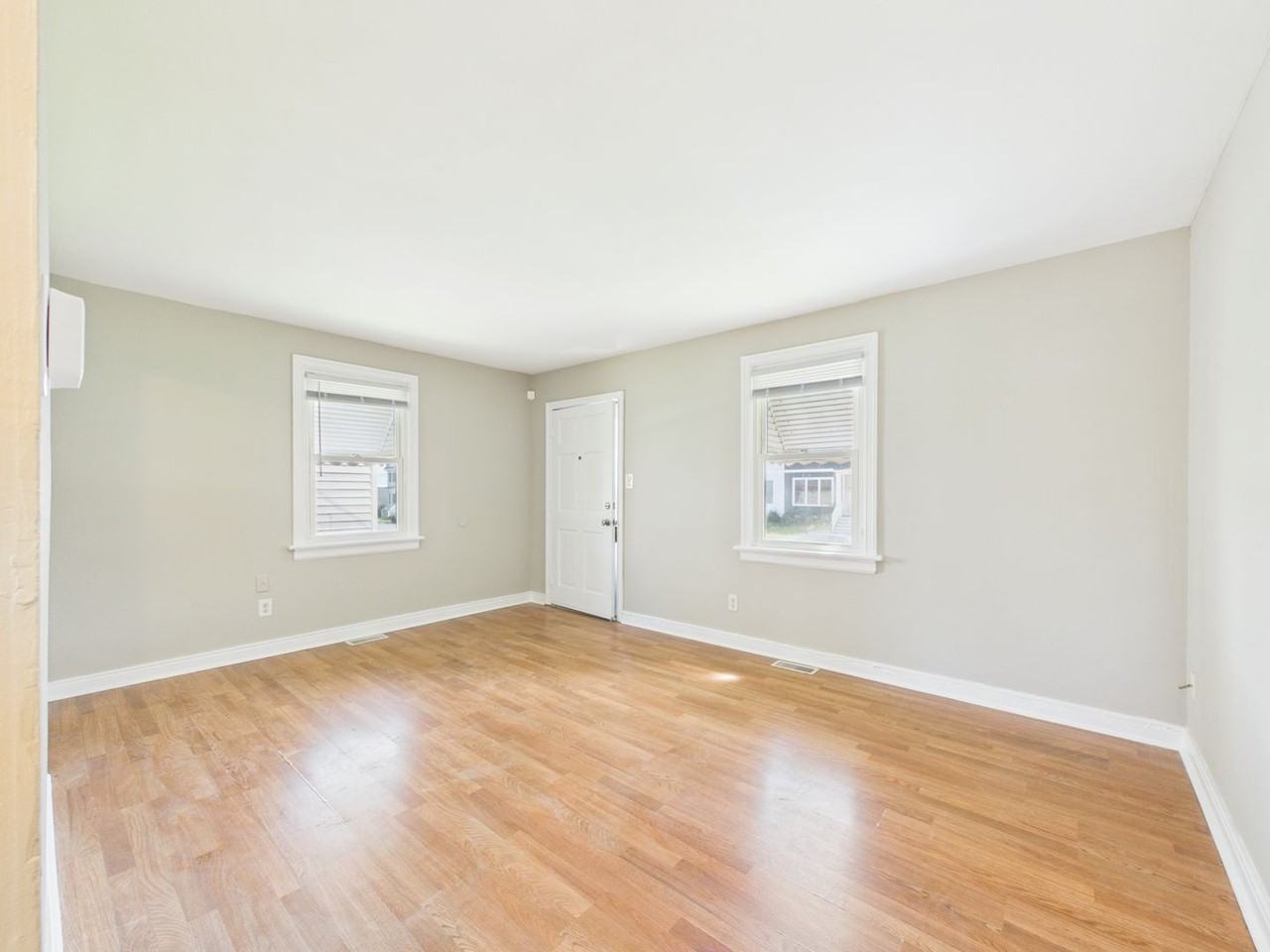 1504 N 31st St - Photo 4 of 34
