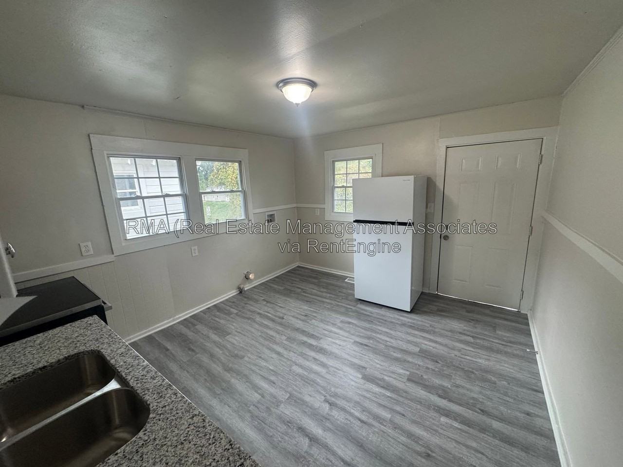 724 Lane St - Photo 4 of 7